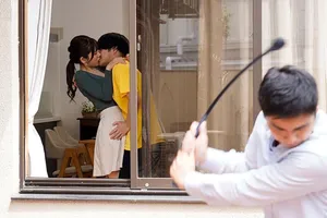 Chị trưởng phòng khó tính nhưng được cái vú to