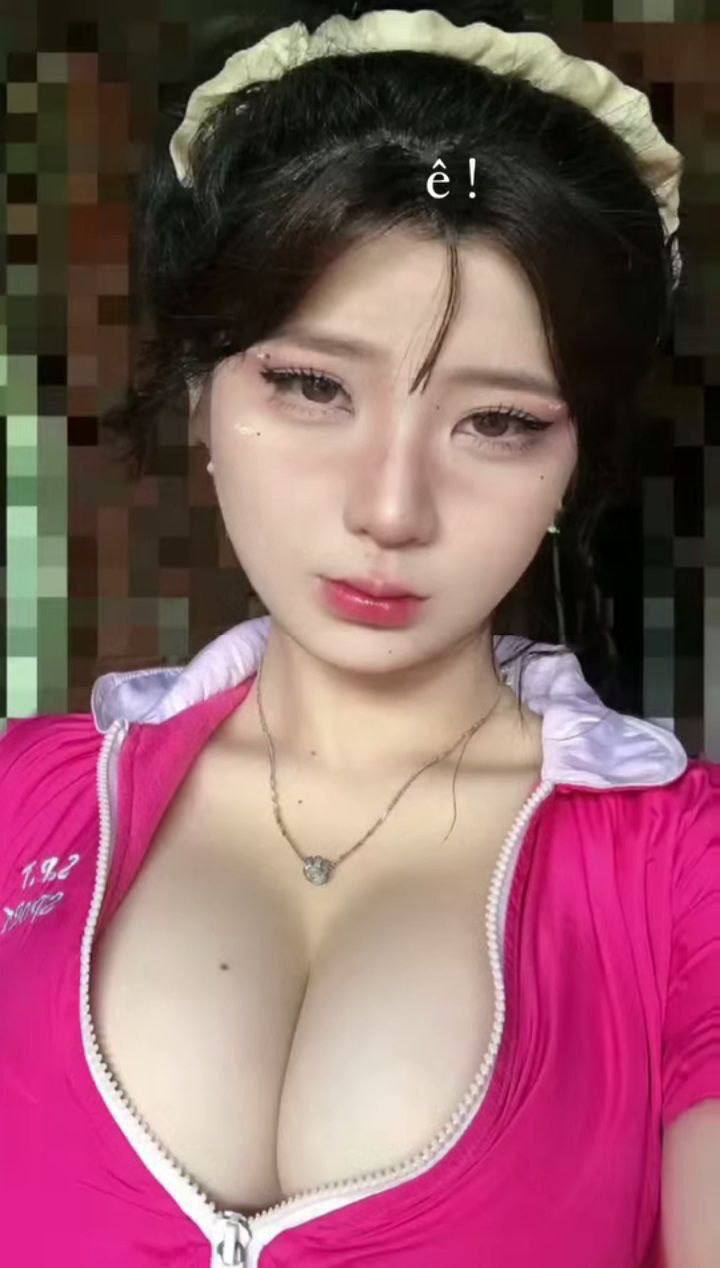 Em trai ngây ngô được chị gái dạy dỗ đưa vào đời